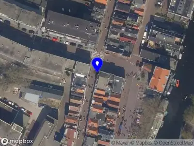 Ambulance met grote spoed naar de Korte Hoogstraat in Vlaardingen