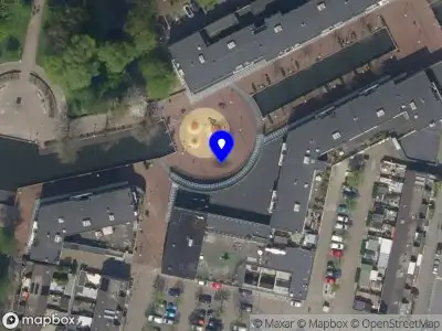 Ambulance met grote spoed naar de Oude Watering in Rotterdam