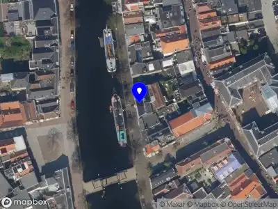 Ambulance met grote spoed naar de Lange Haven in Schiedam