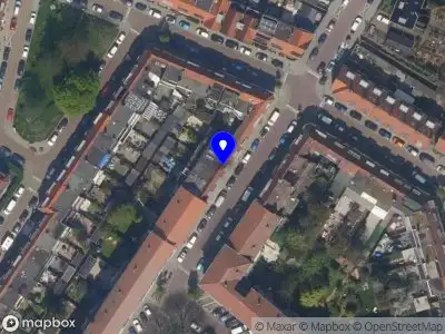 Ambulance met grote spoed naar de Dirk Schäferstraat in Vlaardingen