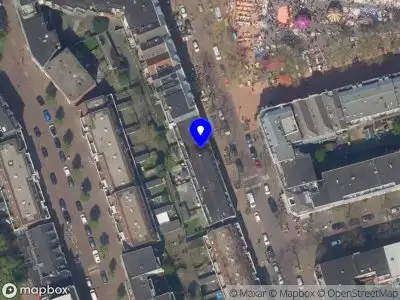 Ambulance met gepaste spoed naar de Sumatraweg in Rotterdam