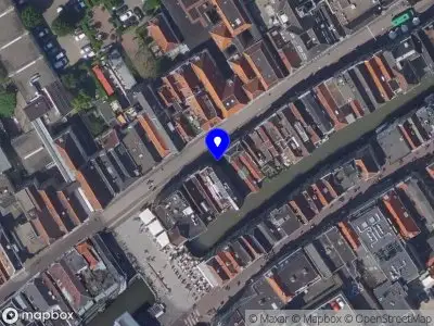 Ambulance met gepaste spoed naar de Groenmarkt in Dordrecht