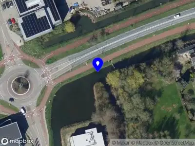 Ambulance met grote spoed naar de Achterdijk in Rhoon