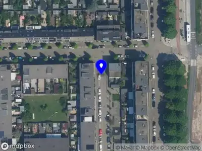 Ambulance met grote spoed naar de Vilvoordestraat in Amsterdam