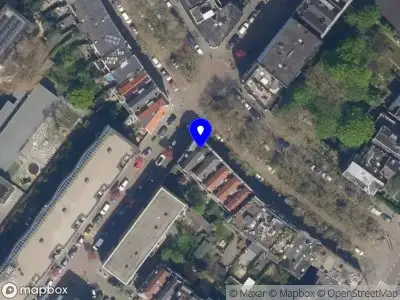 Ambulance met grote spoed naar de Schiebroekselaan in Rotterdam