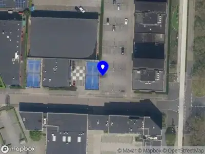 Ambulance met gepaste spoed naar de Rivium 3e straat in Capelle aan den IJssel