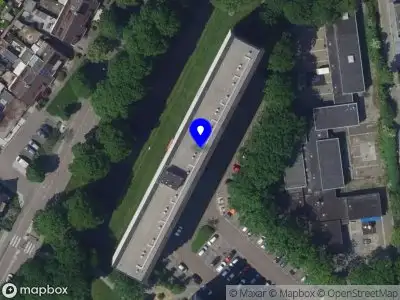 Ambulance met grote spoed naar de Pieter de Hoochplaats in Alblasserdam