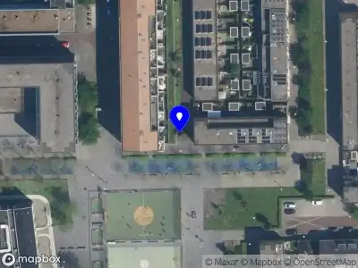 Ambulance met grote spoed naar de Wijnand Nuijenstraat in Amsterdam