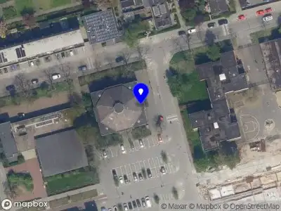 Ambulance met grote spoed naar de Kromhoutstraat in Rotterdam