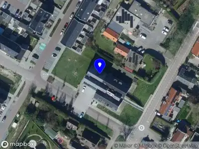 Ambulance met grote spoed naar de Beneden Molendijk in Stad aan 't Haringvliet