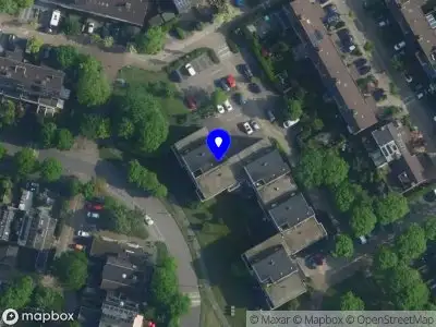 Ambulance met grote spoed naar de In de Papiermolen in Duivendrecht