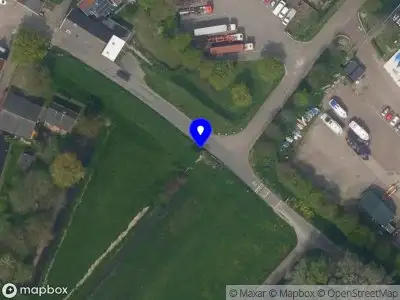 Politie naar de Bernissedijk in Zwartewaal vanwege voertuigen te water