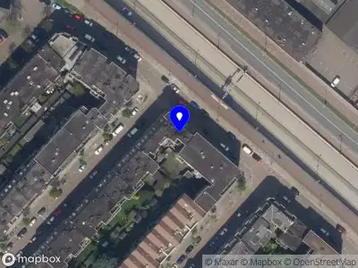 Ambulance met grote spoed naar de Doklaan in Rotterdam