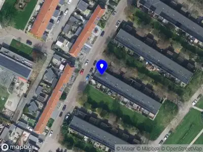 Ambulance met grote spoed naar de Margrietstraat in Puttershoek