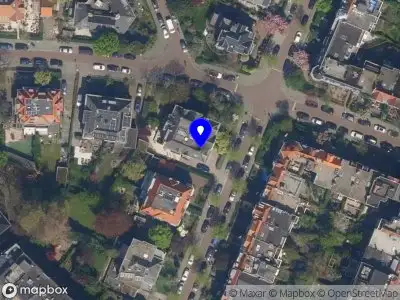 Ambulance met grote spoed naar de Rozenburglaan in Rotterdam