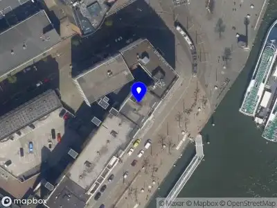 Ambulance met grote spoed naar de Westerstraat in Rotterdam