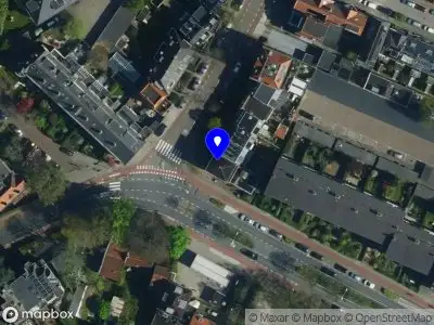 Ambulance en brandweer met grote spoed naar de Kleverlaan in Bloemendaal