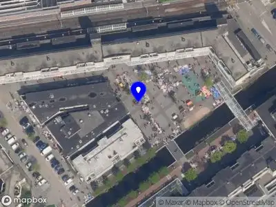 Ambulance met grote spoed naar de Ambachtsplein in Rotterdam