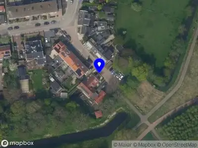 Brandweer met gepaste spoed naar de Tijkenweg in Pernis Rotterdam