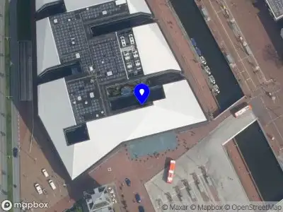 Ambulance met grote spoed naar de Houttuinen in Delft