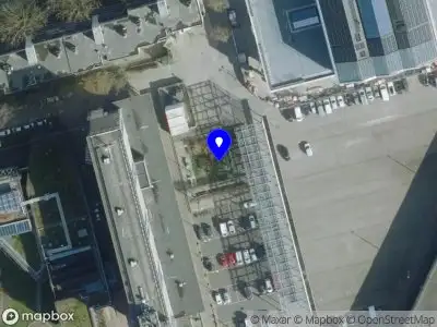 Ambulance met gepaste spoed naar de Koningsplein in Tilburg vanwege een liftopsluiting