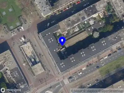 Brandweer met gepaste spoed naar de Van der Dussenstraat in Rotterdam vanwege gebouwbrand