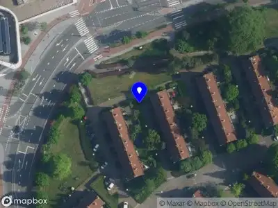 Brandweer met grote spoed naar de IJslandtpad in Amsterdam vanwege reanimatie