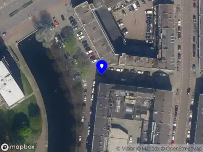 Ambulance met grote spoed naar de Lombardkade in Rotterdam