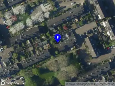 Brandweer met grote spoed naar de Dibbitsstraat in Zwaag vanwege afhijsen patient