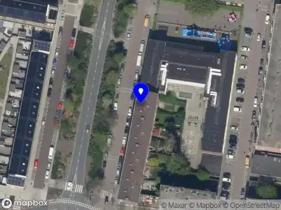 Ambulance met grote spoed naar de Hogenbanweg in Rotterdam