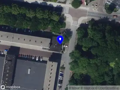 Ambulance met grote spoed naar de Groen van Prinstererweg in Dordrecht