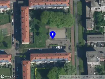 Ambulance met gepaste spoed naar de Pieter Postsingel in Amsterdam