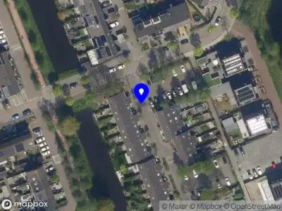 Ambulance met gepaste spoed naar de Walnotendreef in Vlaardingen