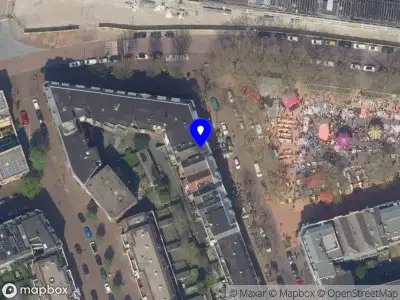 Ambulance met grote spoed naar de Sumatraweg in Rotterdam