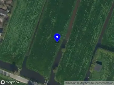 Politie naar de Middelkoop in Leerbroek vanwege voertuigen te water