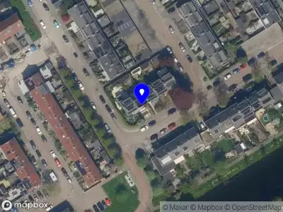 Ambulance met grote spoed naar de Gruttosingel in Capelle aan den IJssel