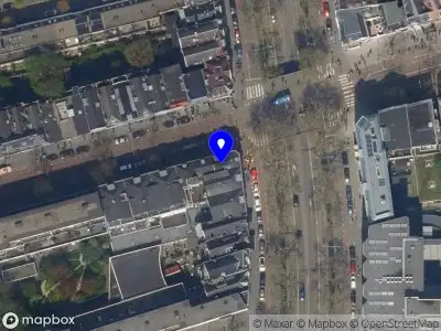 Ambulance met grote spoed naar de Nieuwe Binnenweg in Rotterdam