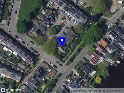 Ambulance met grote spoed naar de Van Lennepstraat in Alblasserdam