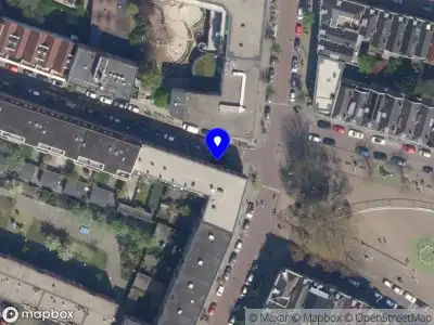 Ambulance met grote spoed naar de Benthuizerstraat in Rotterdam