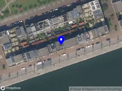 Ambulance met grote spoed naar de Maashavenkade in Rotterdam