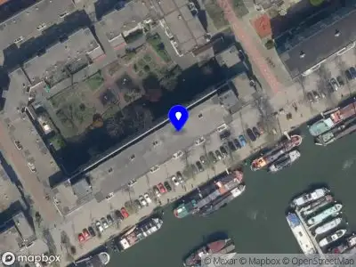 Ambulance met grote spoed naar de Haringvliet in Rotterdam