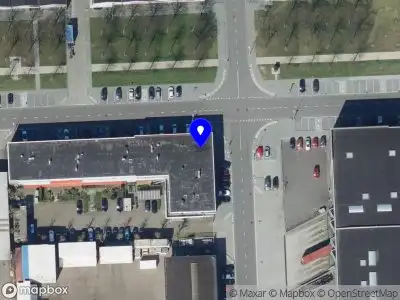 Ambulance met gepaste spoed naar de Van Weerden Poelmanweg in Rotterdam