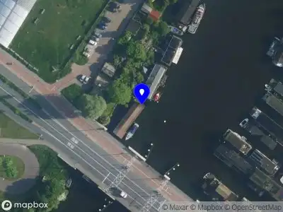 Ambulance met gepaste spoed naar de Koppelingpad in Amsterdam