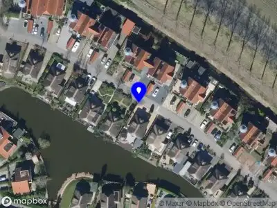 Brandweer met grote spoed naar de Dieklaan in Middelharnis vanwege gebouwbrand