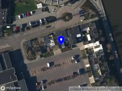 Ambulance met grote spoed naar de De Garst in Den Helder
