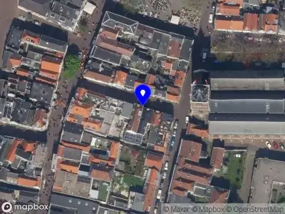 Ambulance met grote spoed naar de Korte Kerkstraat in Schiedam