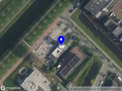Ambulance met grote spoed naar de Verkeerstorenplein in Nootdorp
