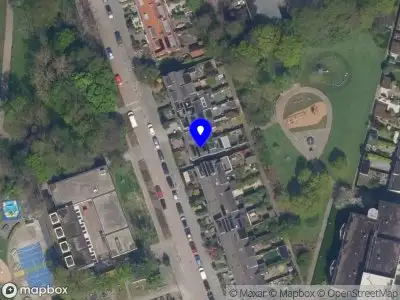 Ambulance met gepaste spoed naar de Van Enckevoirtlaan in Rotterdam