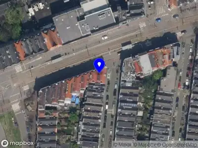 Ambulance met grote spoed naar de 1e Middellandstraat in Rotterdam