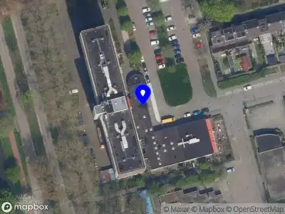 Ambulance met gepaste spoed naar de Van Moorselplaats in Rotterdam